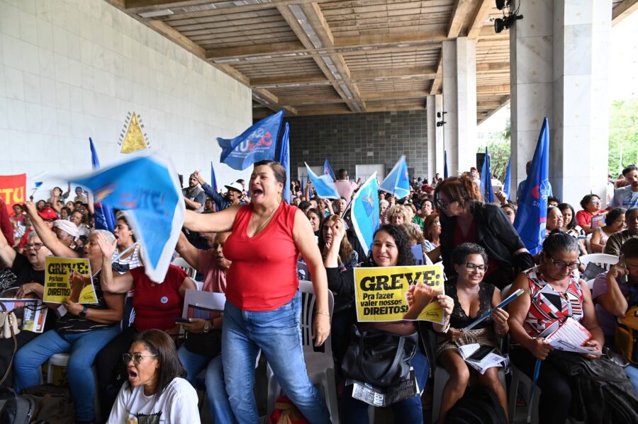 Servidores da Educação de Minas Gerais Iniciam Campanha Salarial 2026 com Demandas Importantes Servidores da Educação de Minas Gerais Iniciam Campanha Salarial 2026 com Demandas Importantes