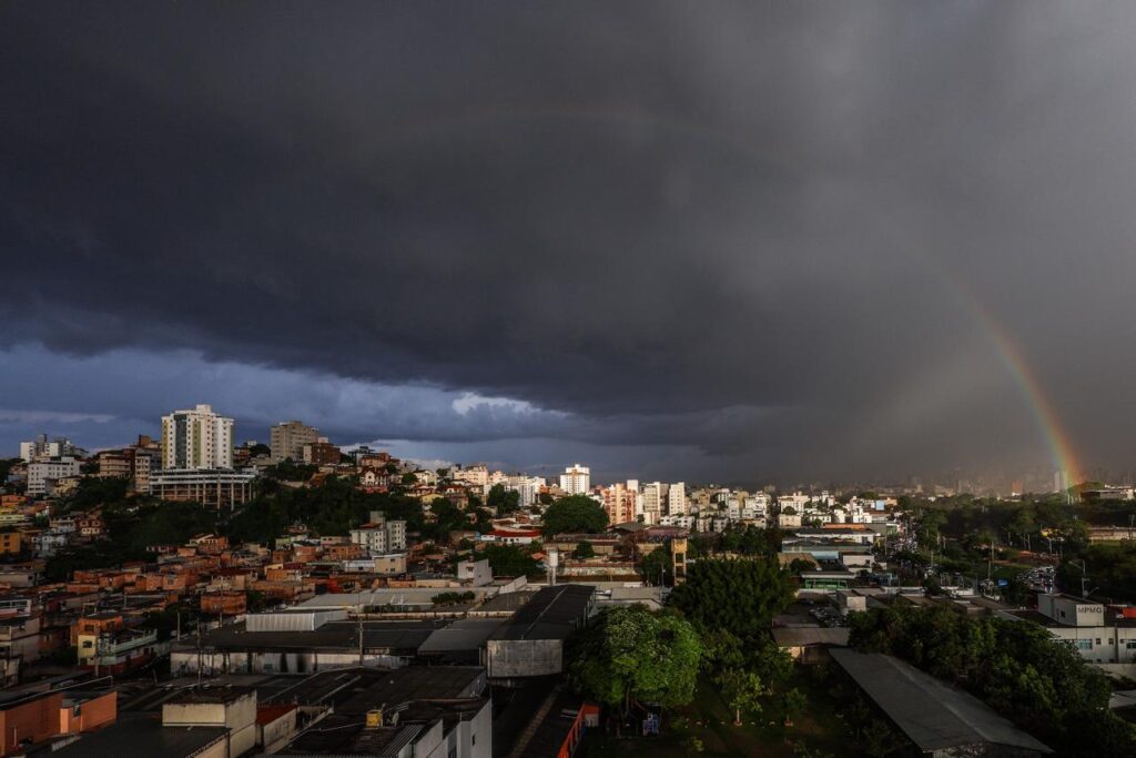 Alerta Amarelo de Chuvas Intensas Atinge BH e 571 Cidades de Minas Gerais Alerta Amarelo de Chuvas Intensas Atinge BH e 571 Cidades de Minas Gerais