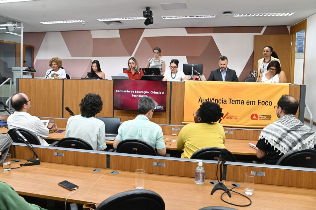 Cerca de 30% dos professores da educação básica em Minas Gerais não possuem formação adequada