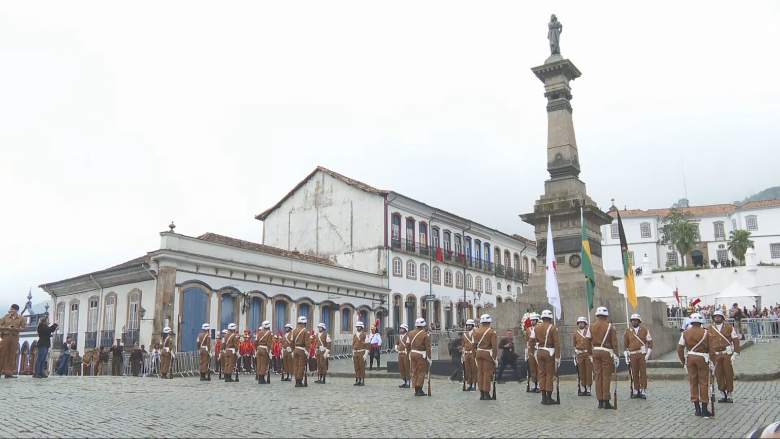 Cerimônia da Medalha da Inconfidência em Ouro Preto: Tarcísio de Freitas Recebe Grande Colar