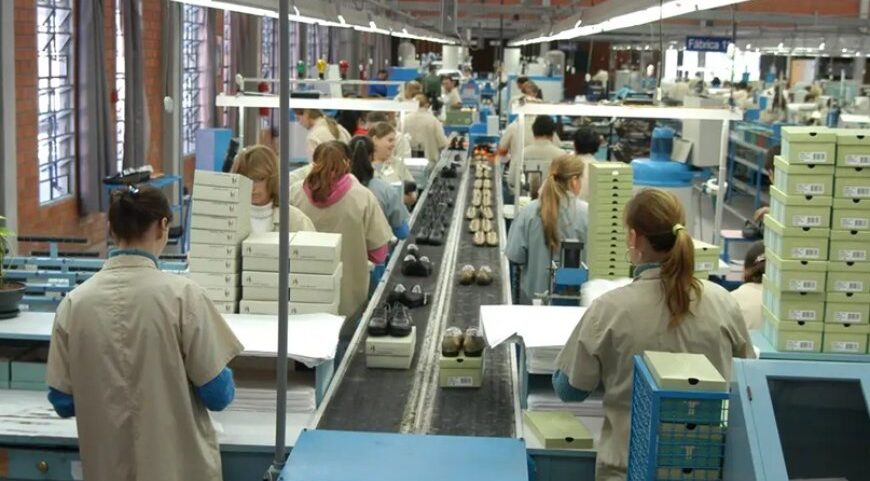 Crescimento da Produção Industrial em Minas Gerais em Tempos Difíceis Crescimento da Produção Industrial em Minas Gerais em Tempos Difíceis