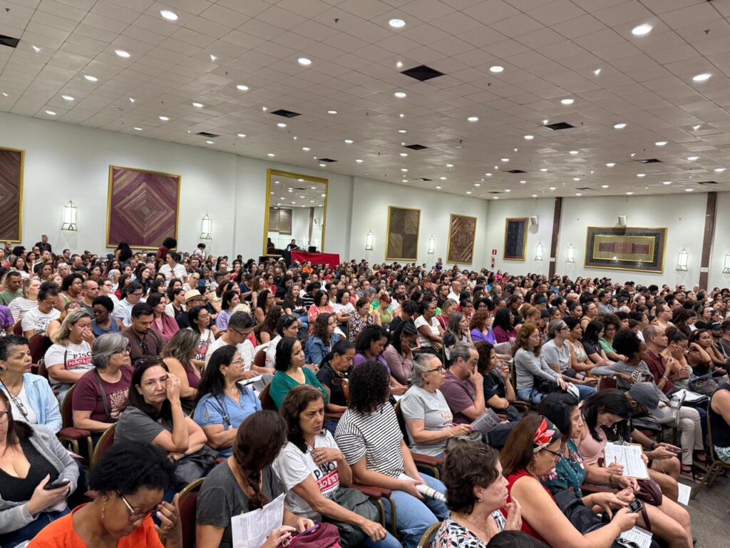 Educação em Belo Horizonte: Greve e Desafios sob a Gestão de Álvaro Damião Educação em Belo Horizonte: Greve e Desafios sob a Gestão de Álvaro Damião