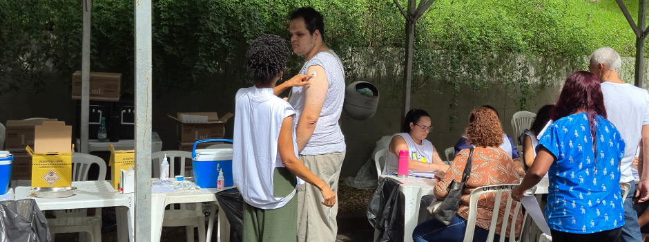 Minas Gerais Acelera Vacinação: Mais de 150 Mil Doses no Dia D Minas Gerais Acelera Vacinação: Mais de 150 Mil Doses no Dia D