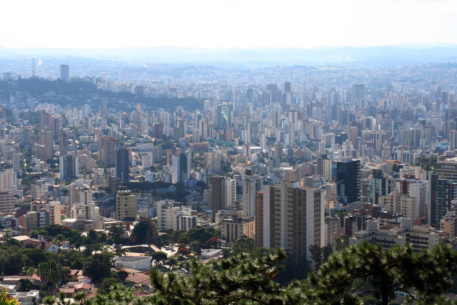 Previsão do Tempo em Belo Horizonte: Possibilidade de Chuvas Neste Domingo e Feriado de Tiradentes Previsão do Tempo em Belo Horizonte: Possibilidade de Chuvas Neste Domingo e Feriado de Tiradentes