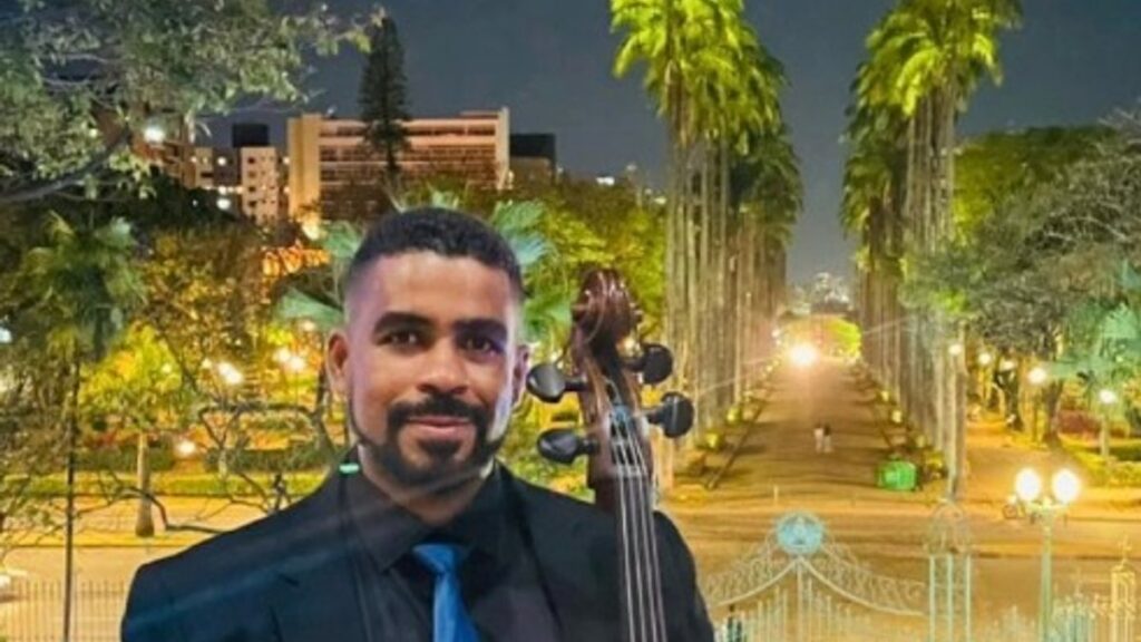 Racismo, Constante como o Tempo: A Estréia Literária de Carlos Márcio que Transcende a Música Racismo, Constante como o Tempo: A Estréia Literária de Carlos Márcio que Transcende a Música