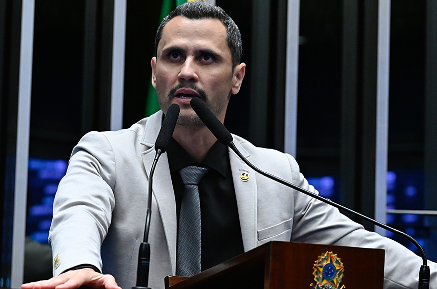 Cleitinho Responde Críticas Sobre Candidatura ao Governo de Minas Gerais com Foco na Defesa da População Cleitinho Responde Críticas Sobre Candidatura ao Governo de Minas Gerais com Foco na Defesa da Popul
