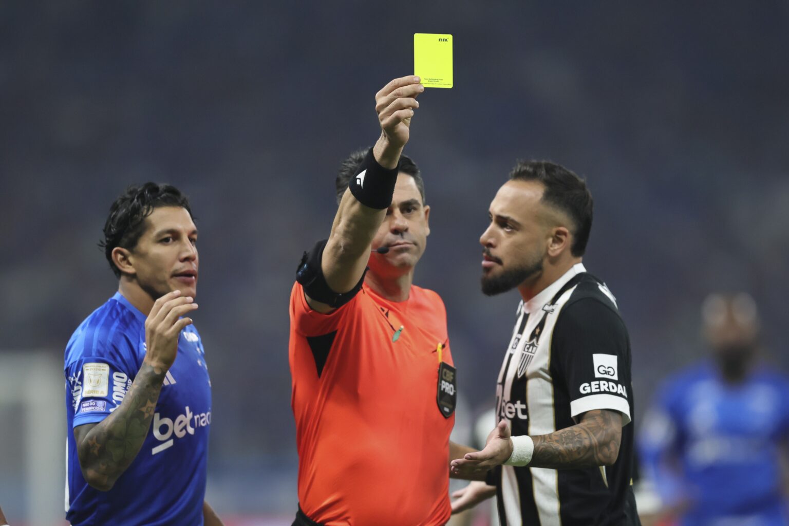 Decisão Controversa: Cruzeiro x Atlético-MG e o VAR Mudando o Rumo da Partida Decisão Controversa: Cruzeiro x Atlético-MG e o VAR Mudando o Rumo da Partida