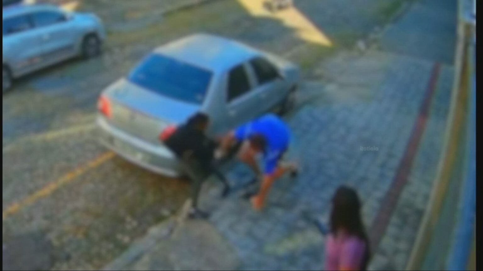 Homem Reage a Tentativa de Assalto em BH e Enfrenta Suspeito; Vídeo Revela Ação Homem Reage a Tentativa de Assalto em BH e Enfrenta Suspeito; Vídeo Revela Ação