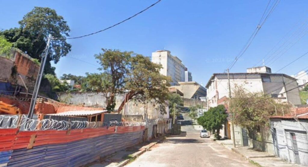 Tragédia em Belo Horizonte: Homem é Vitimado por Ataque de Cães em Lote de Construção Tragédia em Belo Horizonte: Homem é Vitimado por Ataque de Cães em Lote de Construção
