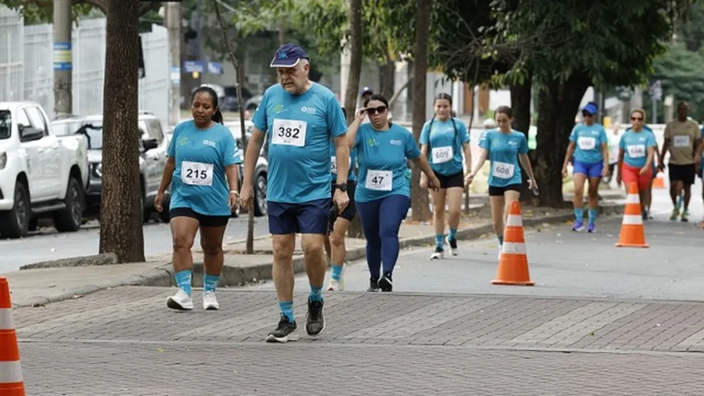Comissão de Esporte homenageia Supermercados BH por sucesso da corrida esportiva Comissão de Esporte homenageia Supermercados BH por sucesso da corrida esportiva