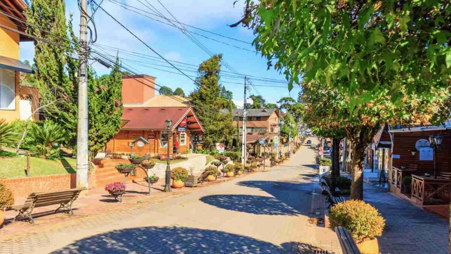 5 Destinos em Minas Gerais para Aproveitar o Frio da Serra e Escapar do Tempo Seco