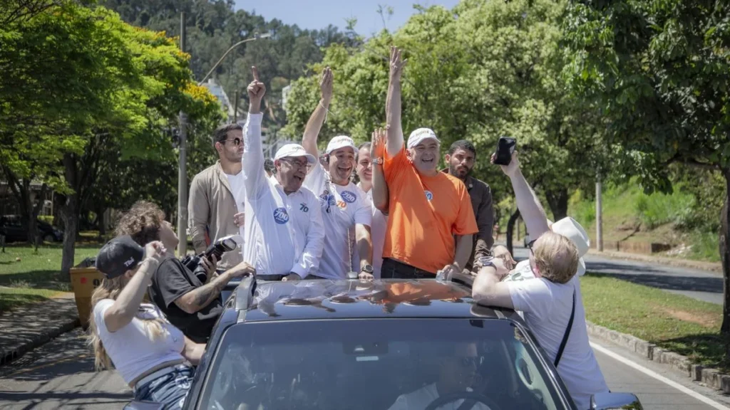 Augusto Cury movimenta Belo Horizonte na Carreata da Pacificação em reta final de campanha Augusto Cury movimenta Belo Horizonte na Carreata da Pacificação em reta final de campanha