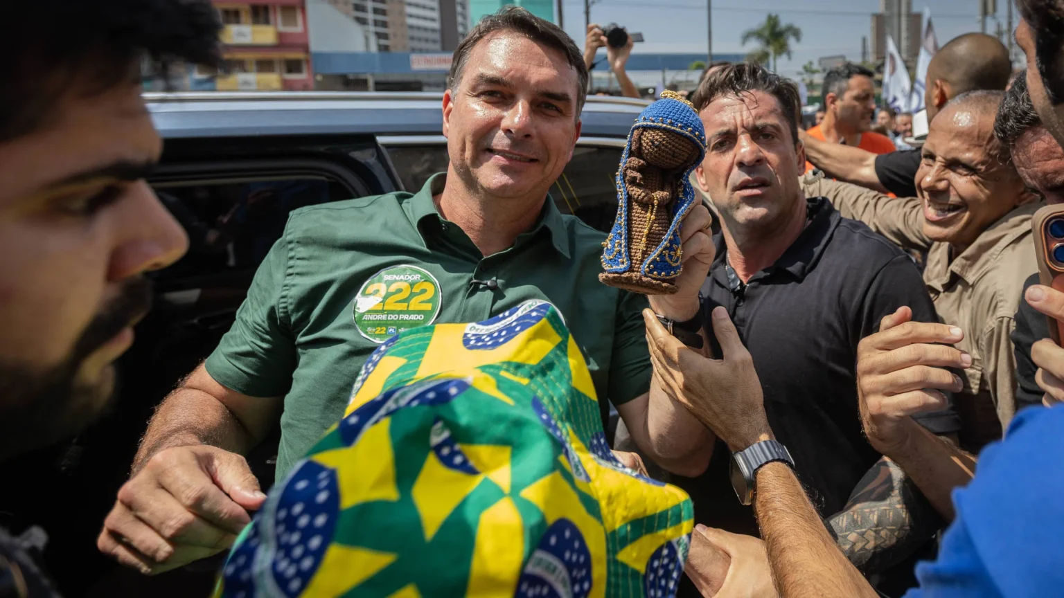 Bispo da CNBB cobra explicações sobre decreto polêmico de Flávio Bolsonaro Bispo da CNBB cobra explicações sobre decreto polêmico de Flávio Bolsonaro