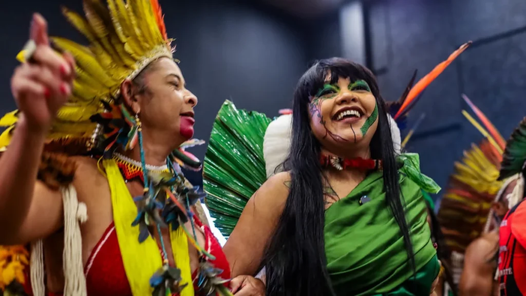 Campanha de Célia Xakriabá une ritual indígena e mobilização em Belo Horizonte Campanha de Célia Xakriabá une ritual indígena e mobilização em Belo Horizonte