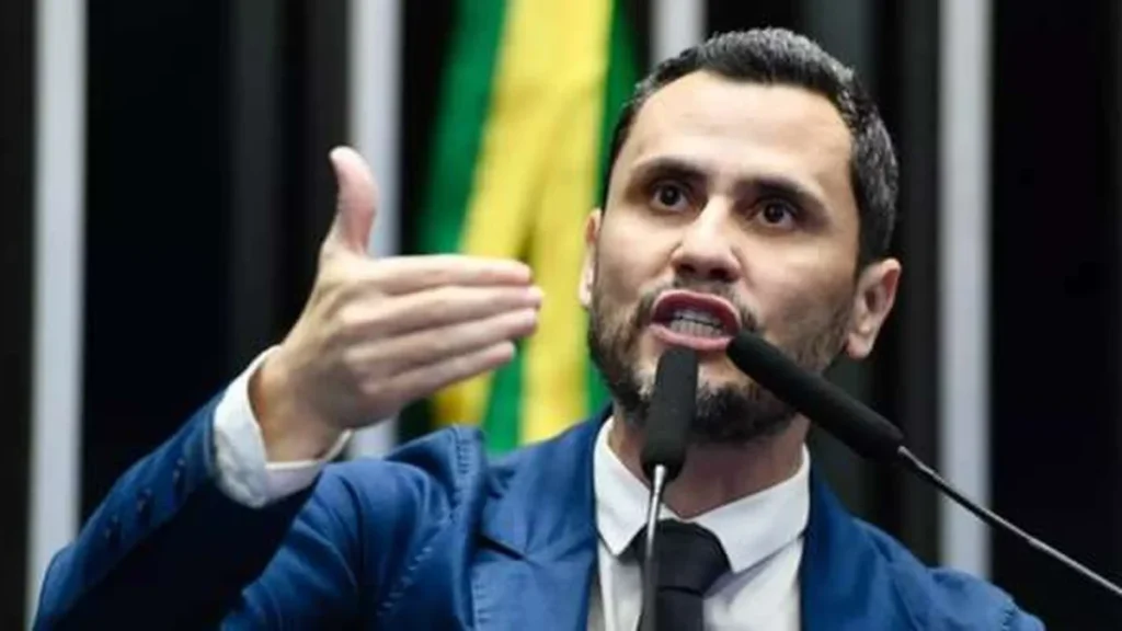 Cleitinho compara Minas Gerais ao Flamengo para defender mudança e gestão eficiente Cleitinho compara Minas Gerais ao Flamengo para defender mudança e gestão eficiente