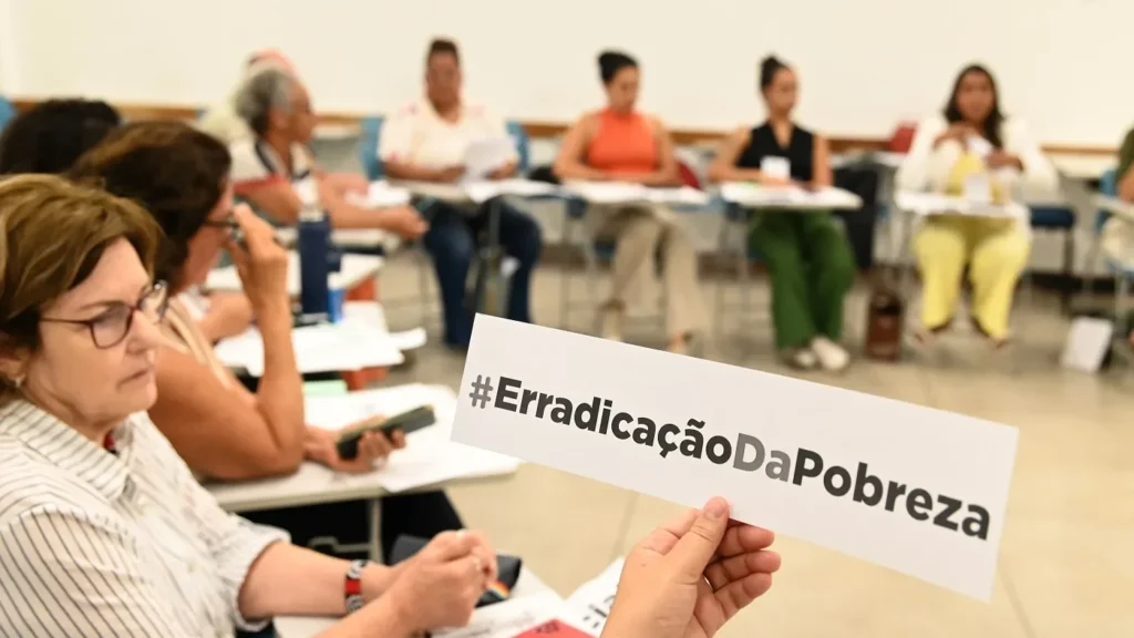 Como o Governo de Minas Pode Erradicar a Pobreza Extrema com Estratégias Concretas Como o Governo de Minas Pode Erradicar a Pobreza Extrema com Estratégias Concretas