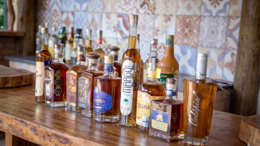 Dia da Cachaça: 10 rótulos premiados de diferentes estados que você precisa conhecer Dia da Cachaça: 10 rótulos premiados de diferentes estados que você precisa conhecer