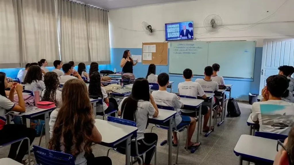 Minas Gerais Pode e Deve Ampliar a Educação em Tempo Integral para Melhorar a Aprendizagem