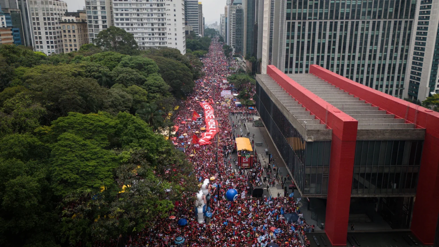 Campanha de Lula nega autorização para sobrevoo de drone na Paulista, afirmam entidades Campanha de Lula nega autorização para sobrevoo de drone na Paulista, afirmam entidades