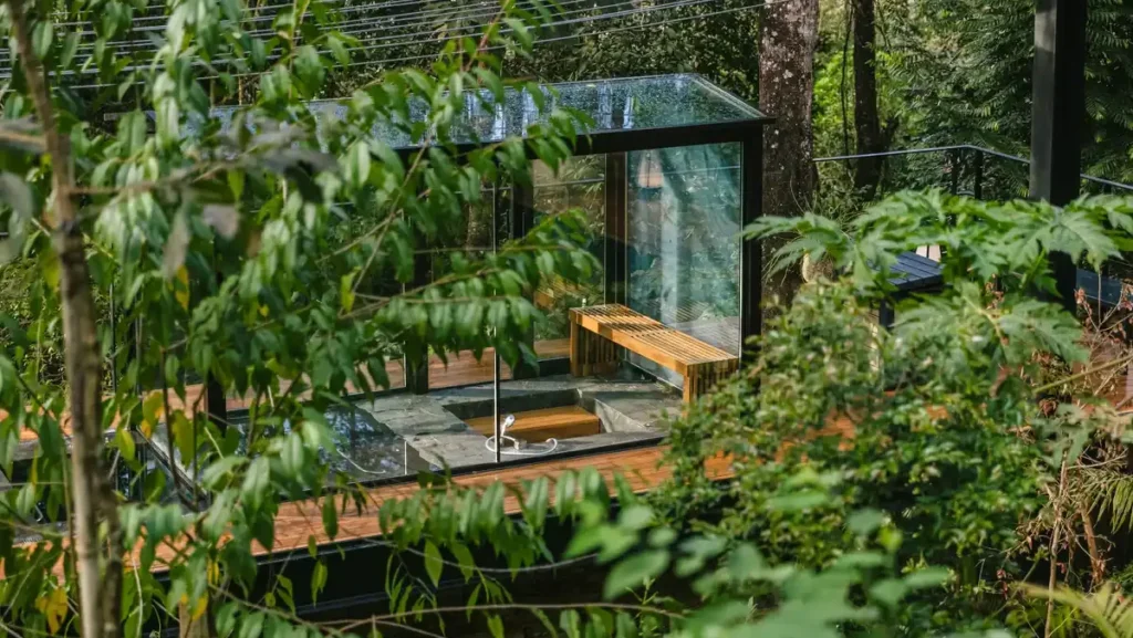 Deck Açucena em Nova Lima: Arquitetura que Integra Natureza e Lazer Deck Açucena em Nova Lima: Arquitetura que Integra Natureza e Lazer