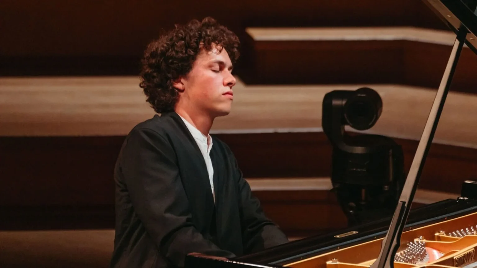 Filarmônica de Minas Gerais apresenta o pianista Nikola Meeuwsen em concerto imperdível Filarmônica de Minas Gerais apresenta o pianista Nikola Meeuwsen em concerto imperdível