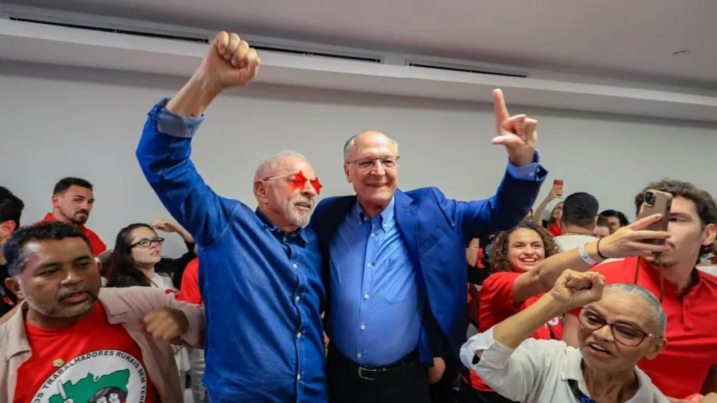 Lula amplia liderança em Minas Gerais com vitória em 528 municípios Lula amplia liderança em Minas Gerais com vitória em 528 municípios