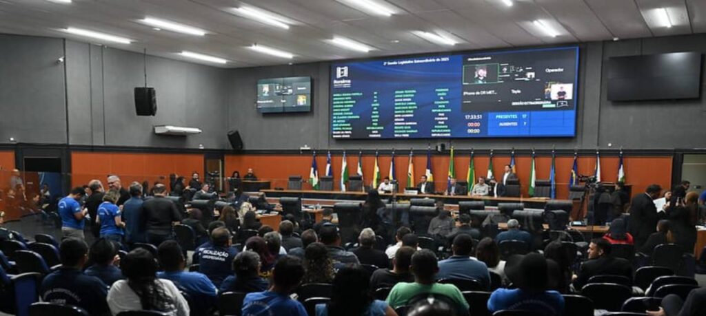 Deputados Aprovam Projetos Cruciais em Sessão Extraordinária em Roraima Deputados Aprovam Projetos Cruciais em Sessão Extraordinária em Roraima