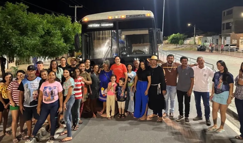Pollyanna Abreu Fortalece Fé e Cultura em Sertânia com Ação Inédita Pollyanna Abreu Fortalece Fé e Cultura em Sertânia com Ação Inédita