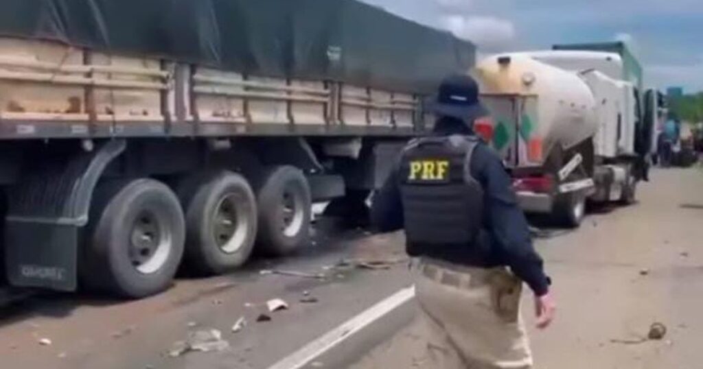 Acidente de Ônibus Com Romeiros de Alagoas Deixa Feridos em Estrada do Ceará Acidente de Ônibus Com Romeiros de Alagoas Deixa Feridos em Estrada do Ceará