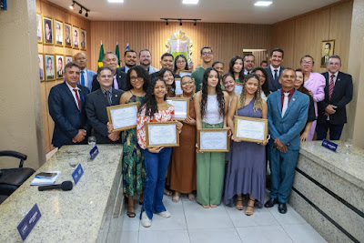 Câmara do Crato Reconhece Alunos do Alcance Enem com Diploma de Mérito Legislativo Câmara do Crato Reconhece Alunos do Alcance Enem com Diploma de Mérito Legislativo