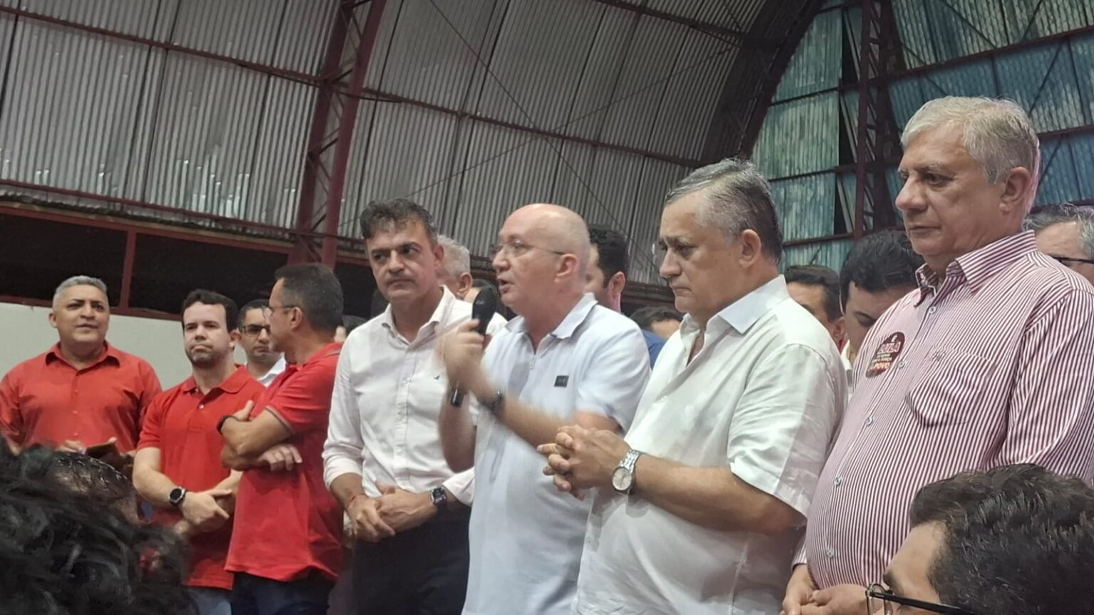 Cenário Eleitoral no Ceará: Conin Minimiza Definições e Foca em Especulações Cenário Eleitoral no Ceará: Conin Minimiza Definições e Foca em Especulações
