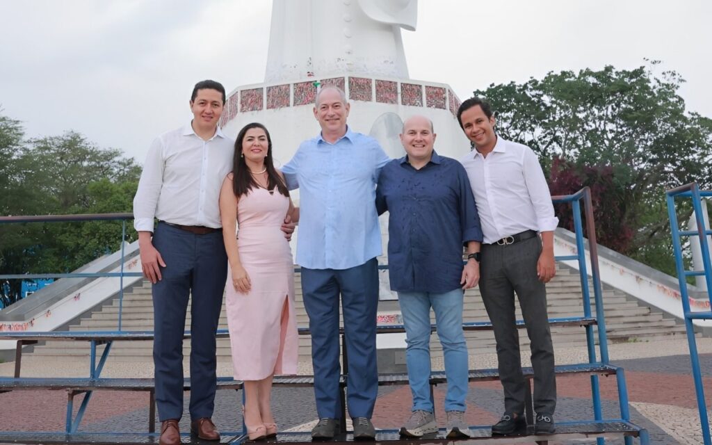 Ciro Gomes Inicia Movimento de Oposição no Cariri e Lança Olhares para 2026 Ciro Gomes Inicia Movimento de Oposição no Cariri e Lança Olhares para 2026