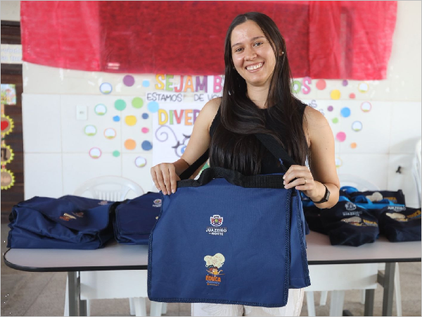 Juazeiro do Norte valoriza professores com entrega de kits pela primeira vez Juazeiro do Norte valoriza professores com entrega de kits pela primeira vez