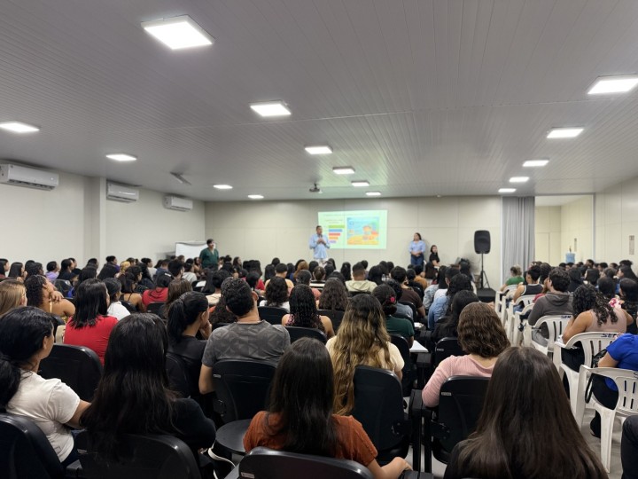 Capacitação de Cuidadores na Educação Especial: Técnicas para Situações de Crise Capacitação de Cuidadores na Educação Especial: Técnicas para Situações de Crise