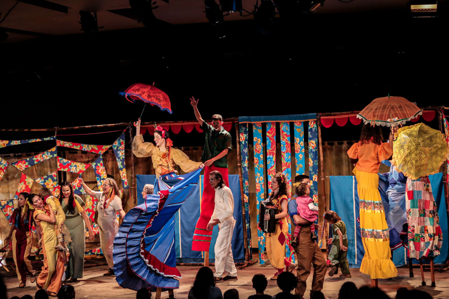 Carroça de Mamulengos: Um Espetáculo Histórico no Theatro José de Alencar
