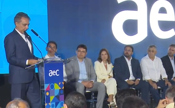 Elmano de Freitas Destaca Criação de 7 mil Empregos com Ampliação da AeC no Cariri Elmano de Freitas Destaca Criação de 7 mil Empregos com Ampliação da AeC no Cariri