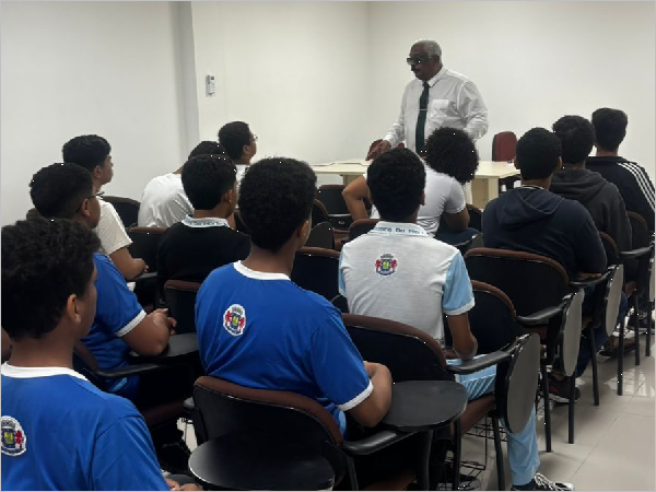 Estudantes da Rede Municipal de Juazeiro do Norte Participam de Palestra sobre Feminicídio Estudantes da Rede Municipal de Juazeiro do Norte Participam de Palestra sobre Feminicídio