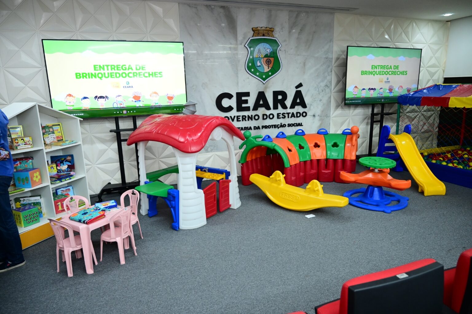 Governo do Ceará Expande Acesso ao Brincar: 32 Novas Brinquedocreches Entregues Governo do Ceará Expande Acesso ao Brincar: 32 Novas Brinquedocreches Entregues
