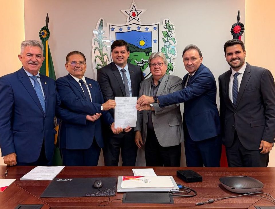 João Azevedo Indica Deusdete Queiroga e Taciano Diniz para o TCE da Paraíba João Azevedo Indica Deusdete Queiroga e Taciano Diniz para o TCE da Paraíba