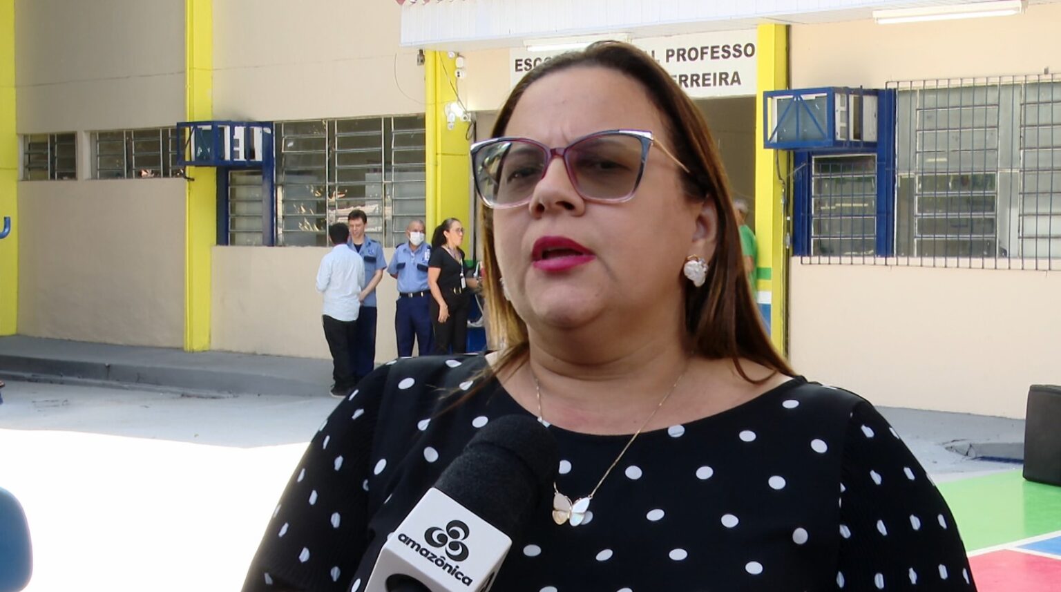TCE recomenda afastamento de secretária de Educação do Amazonas após contrato bilionário sem licitação TCE recomenda afastamento de secretária de Educação do Amazonas após contrato bilionário sem licitaç