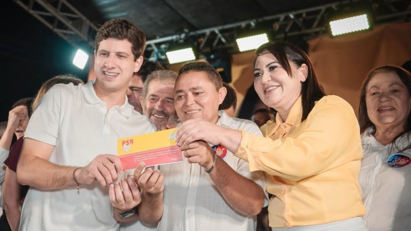 João Campos Amplia Base Política com Filiações de Prefeitos da Governadora Raquel Lyra João Campos Amplia Base Política com Filiações de Prefeitos da Governadora Raquel Lyra