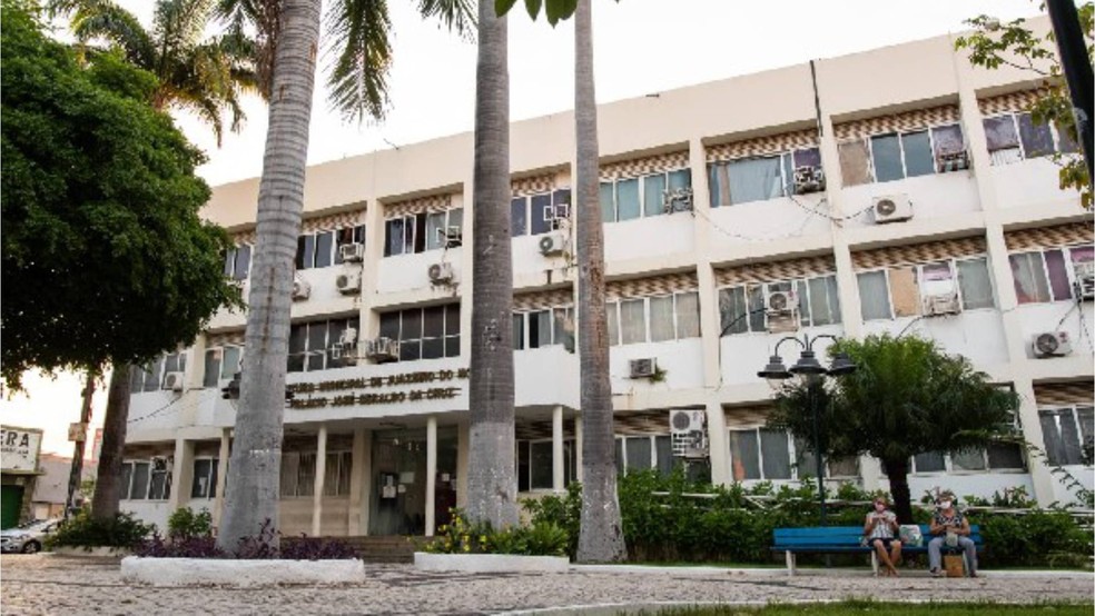 Juazeiro do Norte: Prefeitura propõe aumento na taxa da Previdência para servidores visando recuperação financeira Juazeiro do Norte: Prefeitura propõe aumento na taxa da Previdência para servidores visando recupera