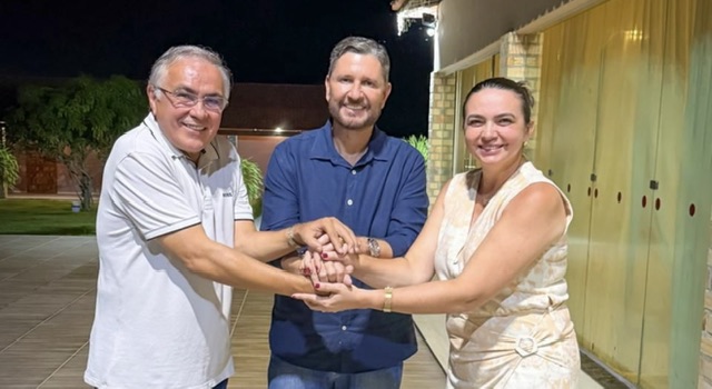 Prefeito Antônio Martins Abandona Candidatura e Apoia Romeu Aldigueri | Mudança Estratégica no Norte do Ceará Prefeito Antônio Martins Abandona Candidatura e Apoia Romeu Aldigueri | Mudança Estratégica no Norte