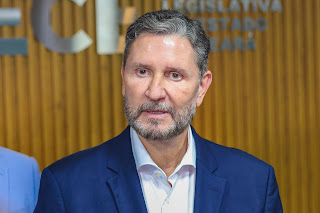 Romeu Aldigueri Discute Economia e Saúde em Coletiva na Alece Romeu Aldigueri Discute Economia e Saúde em Coletiva na Alece