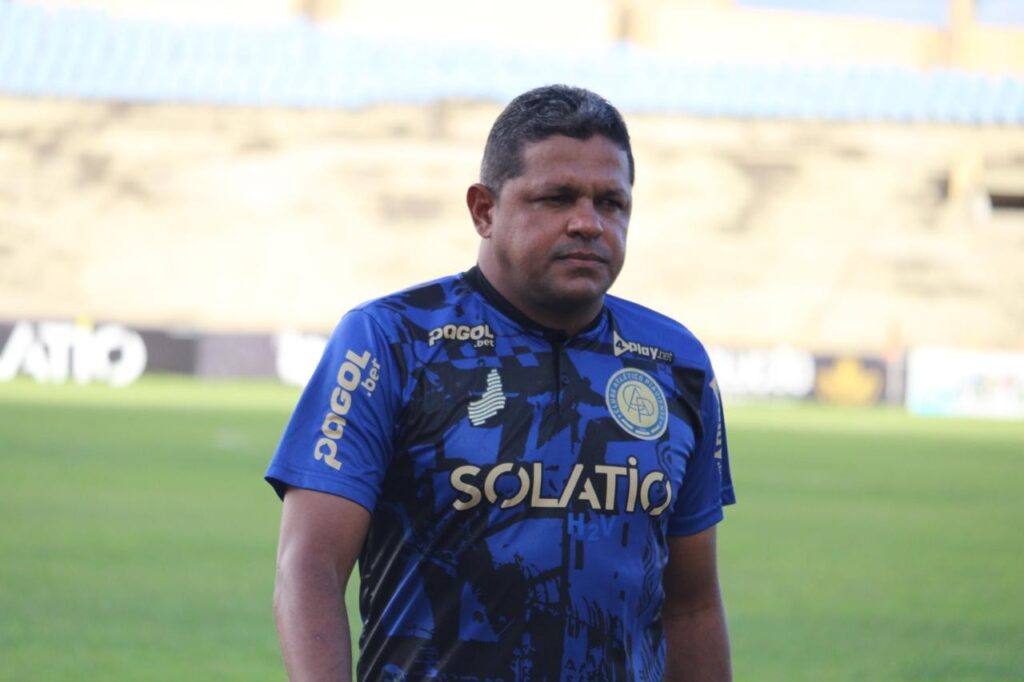 Washington Luiz Assume o Comando do Sousa: Novo Desafio no Futebol Paraibano