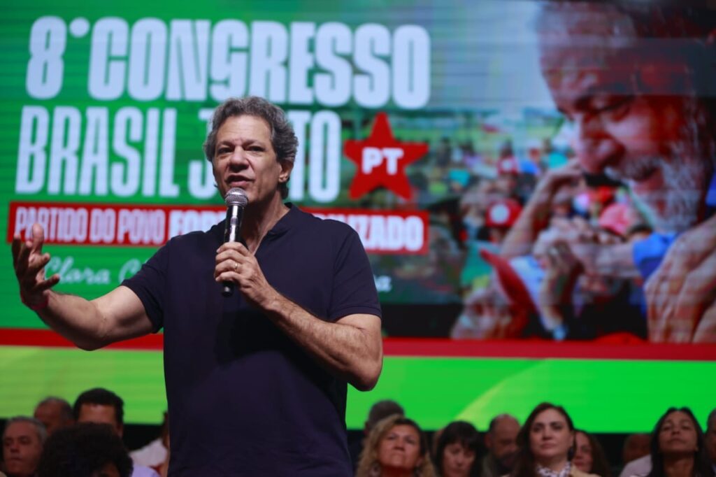 Haddad: 'Empate entre Lula e Flávio Bolsonaro é resultado de lavagem cerebral coletiva'