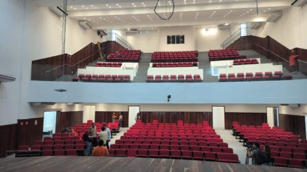 Teatro Lauro Monte Filho Reabre com Show de Roberta Sá em 14 de Maio Teatro Lauro Monte Filho Reabre com Show de Roberta Sá em 14 de Maio