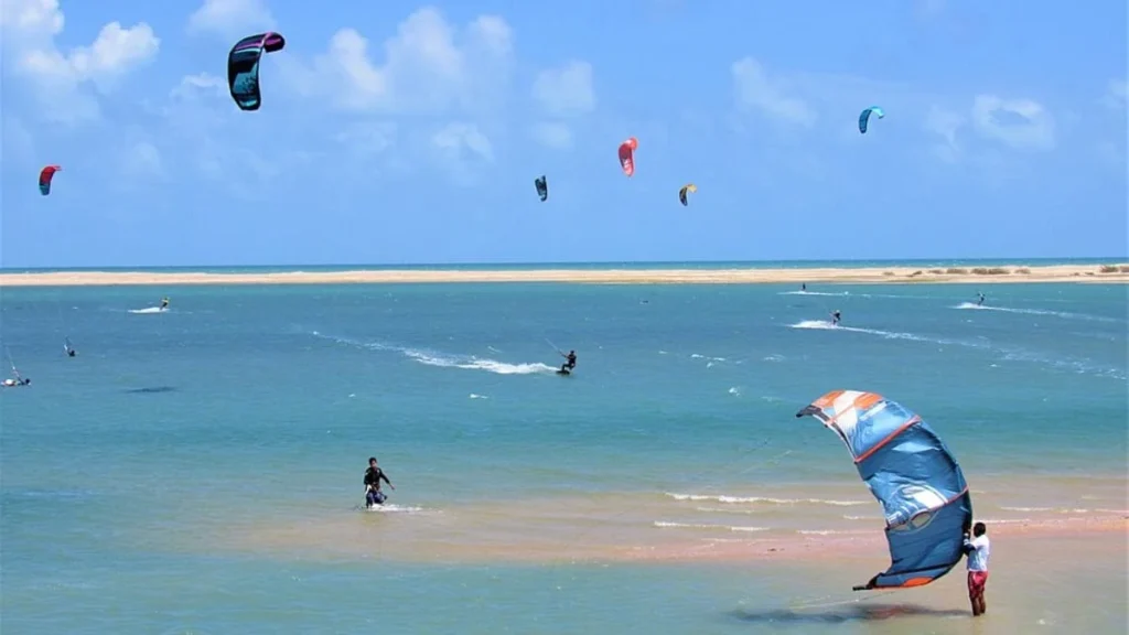 5 Destinos Escondidos no Ceará para Escapar do Frio de São Paulo com Praias e Ventos Ideais para Esp