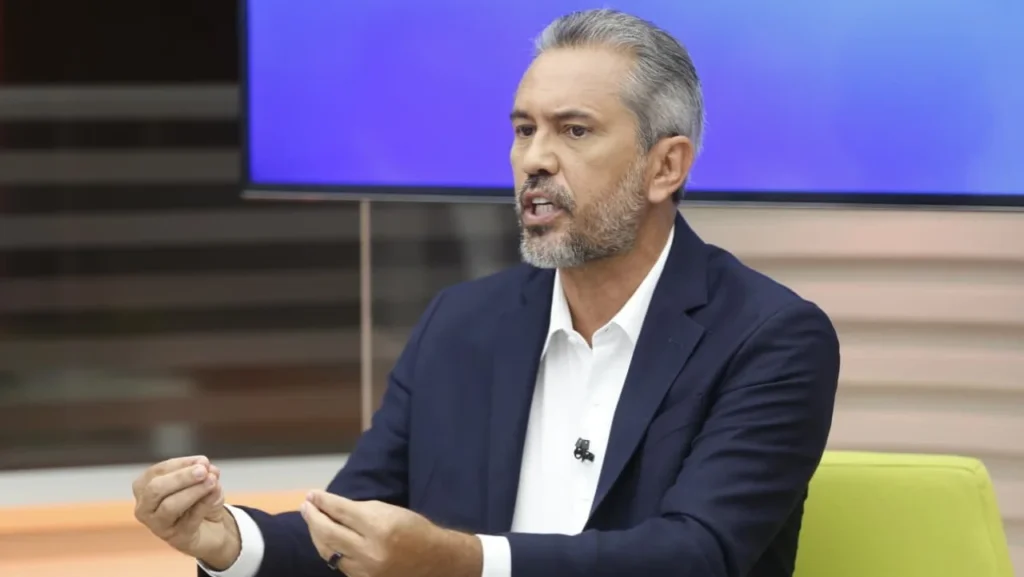 Elmano anuncia investimentos em tecnologia e ampliação da Rede Maria da Penha no Ceará Elmano anuncia investimentos em tecnologia e ampliação da Rede Maria da Penha no Ceará