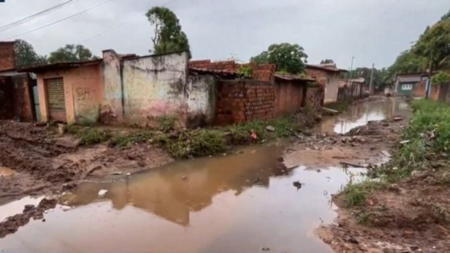 Chuva Causou Alagamentos e Problemas em Serviços na Grande São Luís Chuva Causou Alagamentos e Problemas em Serviços na Grande São Luís